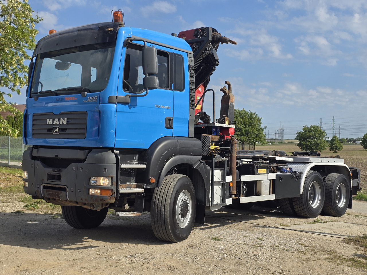 MAN TGA 33.430 6X6 / HMF 1823 K3+REM.CON./ HOOK SYSTEM 2x in stock - Abrollkipper, Autokran: das Bild 1 MAN TGA 33.430 6X6 / HMF 1823 K3+REM.CON./ HOOK SYSTEM 2x in stock - Abrollkipper, Autokran: das Bild 1