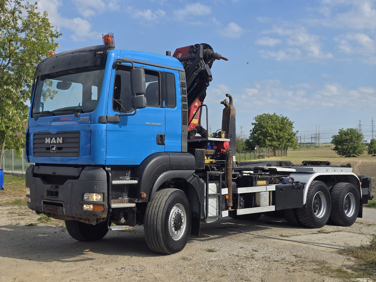 MAN TGA 33.430 6X6 / HMF 1823 K3+REM.CON./ HOOK SYSTEM - Abrollkipper, Autokran: das Bild 3 MAN TGA 33.430 6X6 / HMF 1823 K3+REM.CON./ HOOK SYSTEM - Abrollkipper, Autokran: das Bild 3