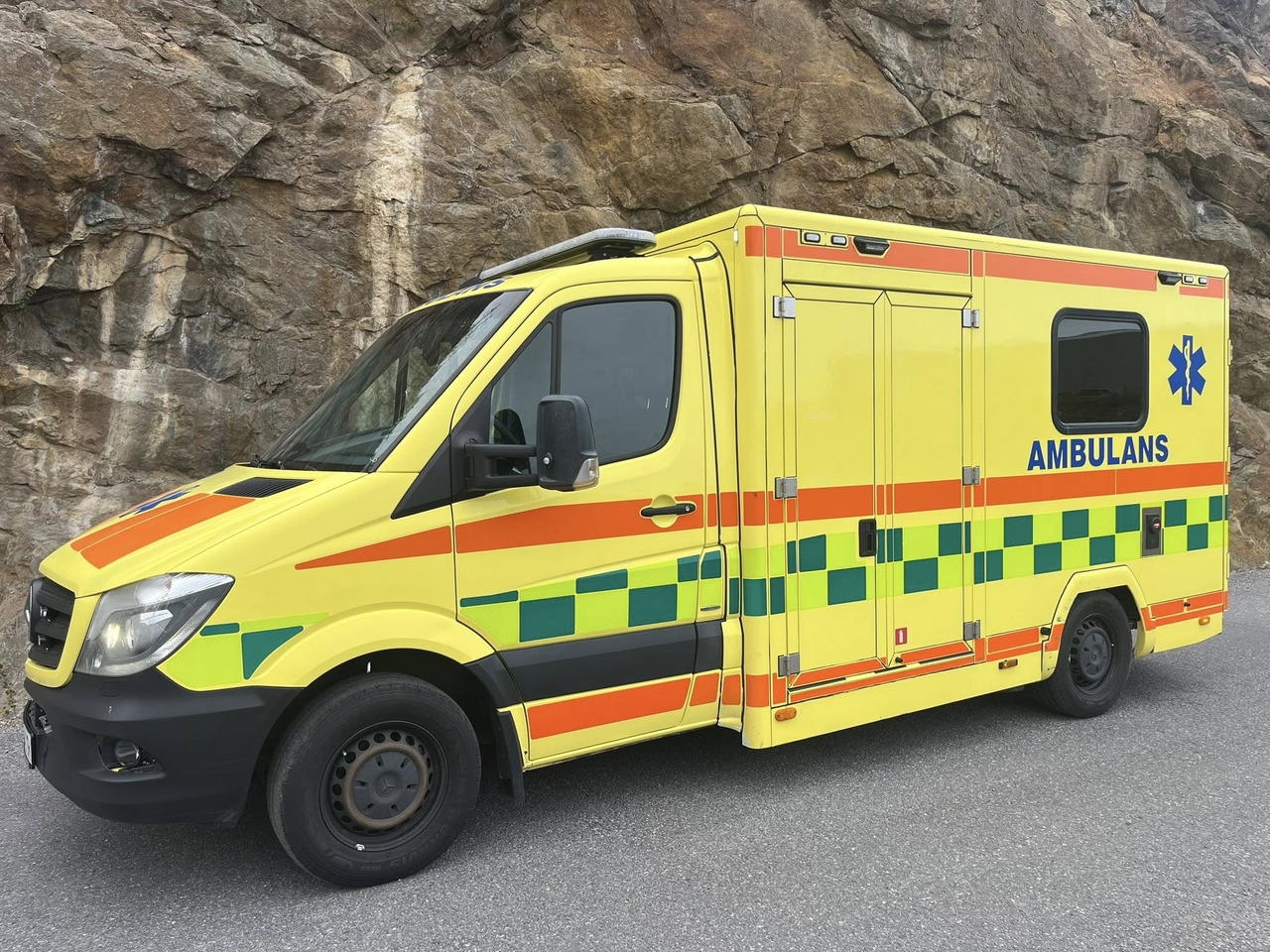 MERCEDES-BENZ Sprinter 319 - AMBULANCE / Krankenwagen / швидка допомога - Krankenwagen: das Bild 1 MERCEDES-BENZ Sprinter 319 - AMBULANCE / Krankenwagen / швидка допомога - Krankenwagen: das Bild 1