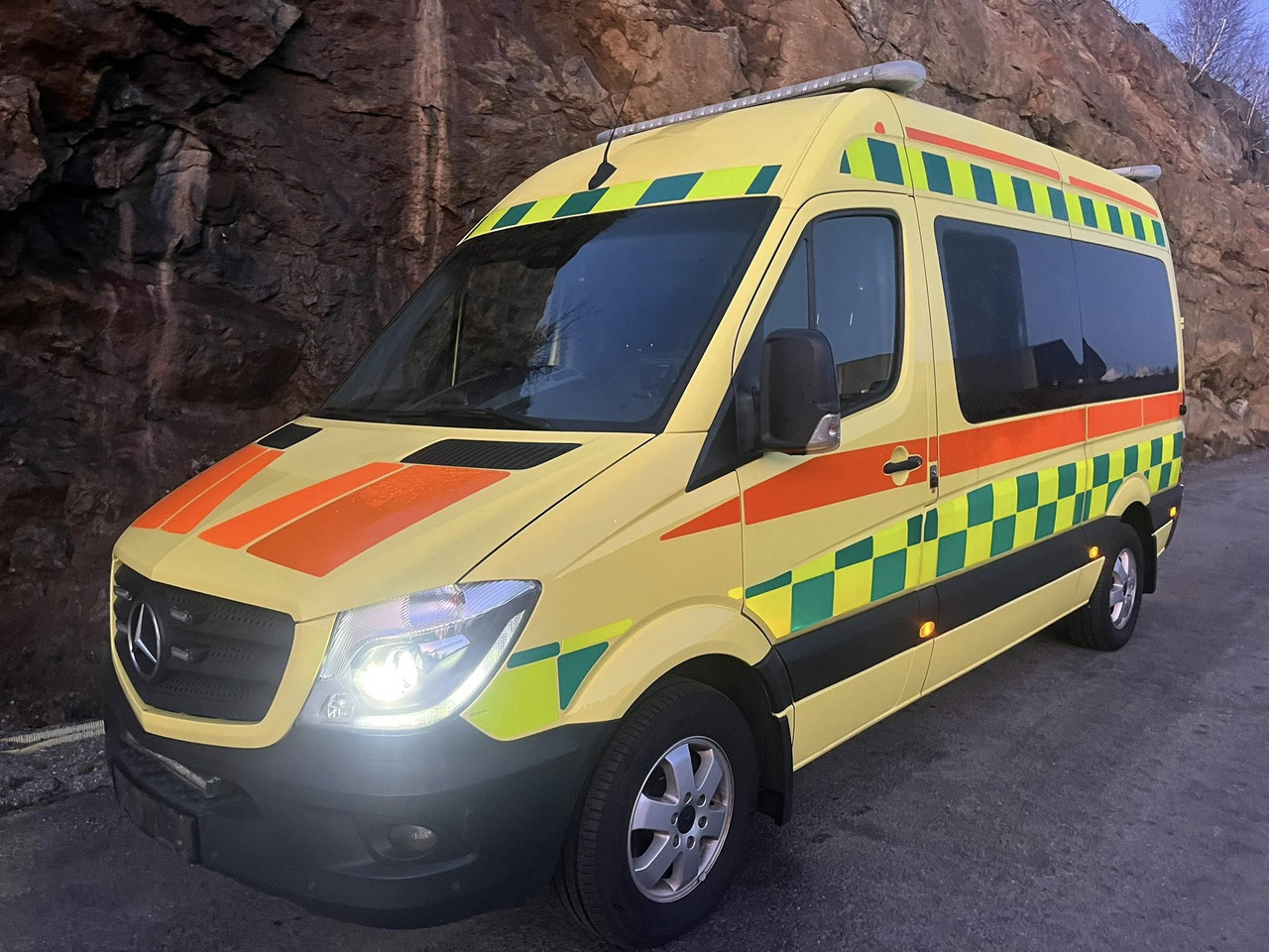 MERCEDES-BENZ Sprinter 319 - Light AMBULANCE / shvydka dopomo - Krankenwagen: das Bild 2 MERCEDES-BENZ Sprinter 319 - Light AMBULANCE / shvydka dopomo - Krankenwagen: das Bild 2