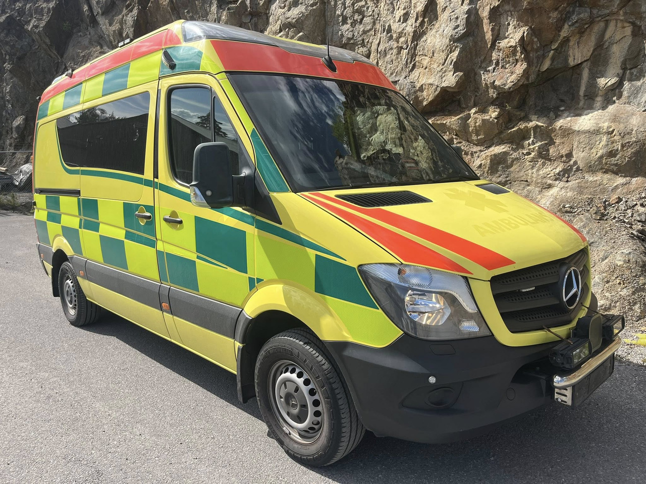 Mercedes-Benz Sprinter 319 - AMBULANCE / Krankenwagen / Ambulancia - Krankenwagen: das Bild 2 Mercedes-Benz Sprinter 319 - AMBULANCE / Krankenwagen / Ambulancia - Krankenwagen: das Bild 2