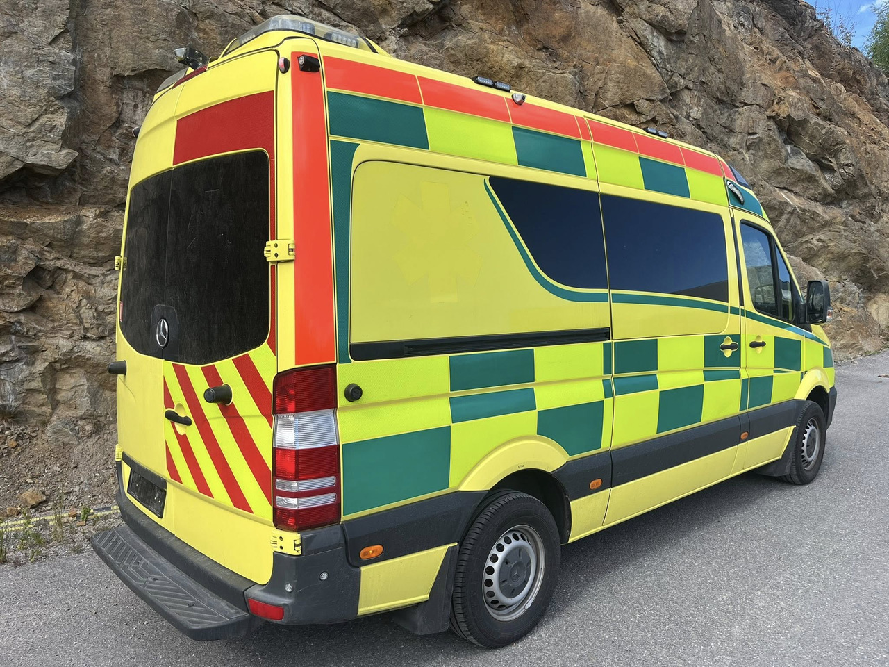 Mercedes-Benz Sprinter 319 - AMBULANCE / Krankenwagen / Ambulancia - Krankenwagen: das Bild 3 Mercedes-Benz Sprinter 319 - AMBULANCE / Krankenwagen / Ambulancia - Krankenwagen: das Bild 3