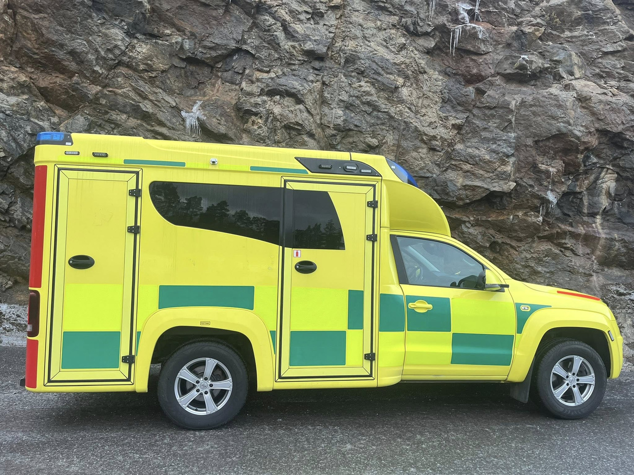 VOLKSWAGEN Amarok 4motion - AMBULANCE / ambulanse / ambulanssi - Krankenwagen: das Bild 4 VOLKSWAGEN Amarok 4motion - AMBULANCE / ambulanse / ambulanssi - Krankenwagen: das Bild 4