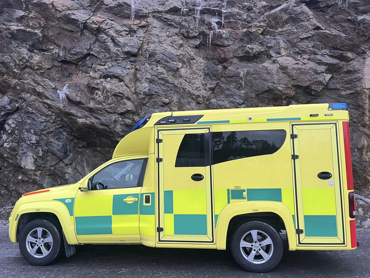 VOLKSWAGEN Amarok 4motion - AMBULANCE / ambulanse / ambulanssi - Krankenwagen: das Bild 5 VOLKSWAGEN Amarok 4motion - AMBULANCE / ambulanse / ambulanssi - Krankenwagen: das Bild 5