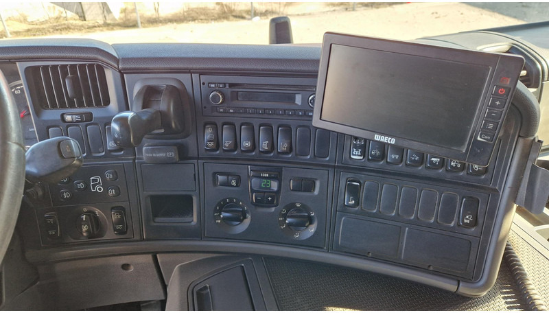 Abrollkipper Scania P410 6X2: das Bild 10