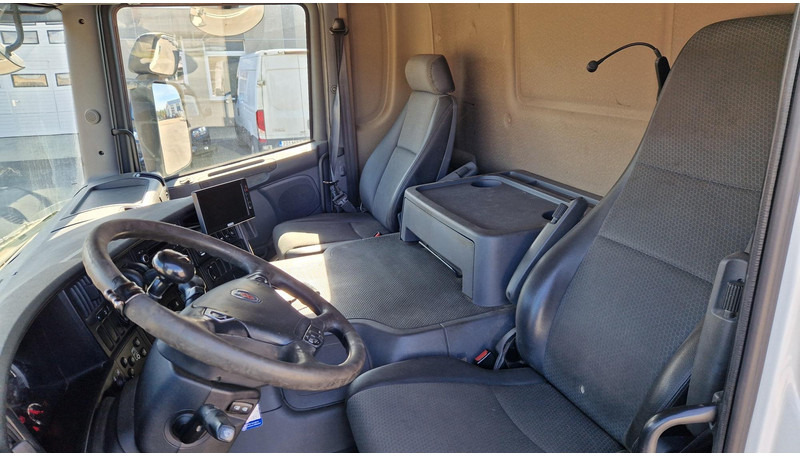 Abrollkipper Scania P410 6X2: das Bild 11