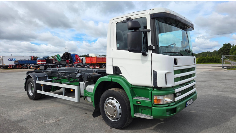 Scania P94 4X2 220 - Seil Abrollkipper: das Bild 2 Scania P94 4X2 220 - Seil Abrollkipper: das Bild 2