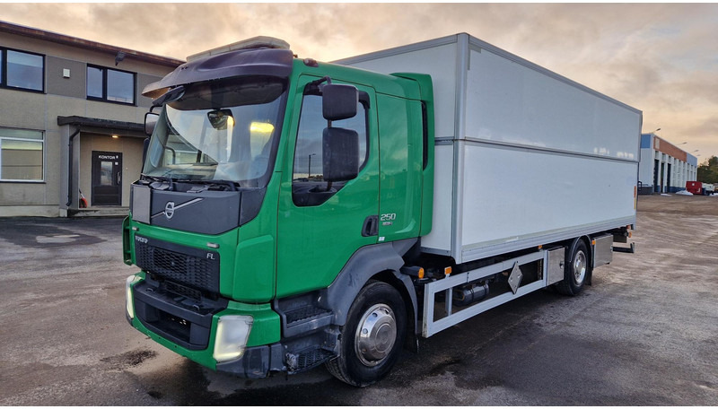 Volvo FL250 4X2 lifting box - Koffer LKW: das Bild 1 Volvo FL250 4X2 lifting box - Koffer LKW: das Bild 1