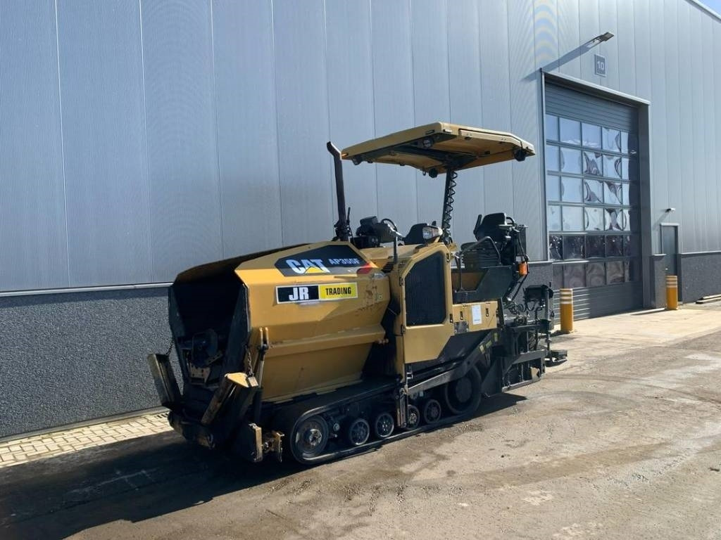 CAT AP355F - Asphaltfertiger/ Straßenfertiger: das Bild 2 CAT AP355F - Asphaltfertiger/ Straßenfertiger: das Bild 2