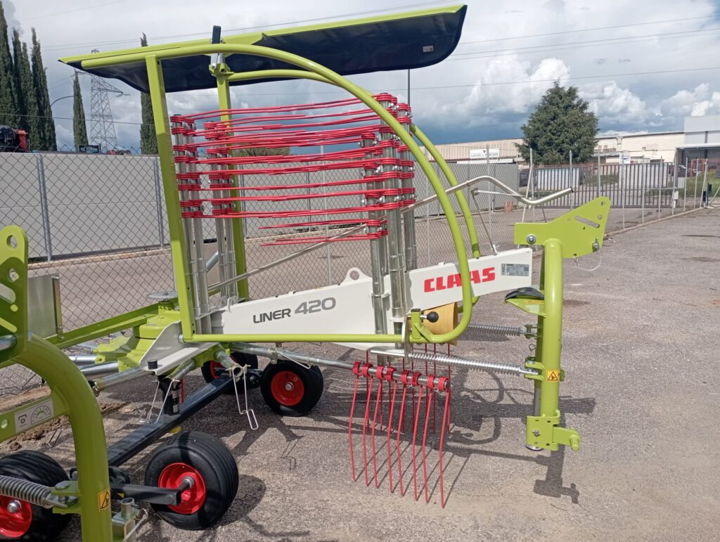 Claas Liner 420 - Heuwender/ Wenderechen: das Bild 1 Claas Liner 420 - Heuwender/ Wenderechen: das Bild 1