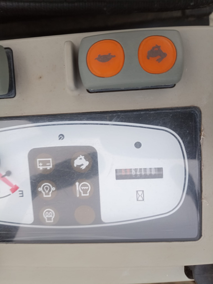 KOMATSU PC16 R-3 HS - Minibagger: das Bild 5 KOMATSU PC16 R-3 HS - Minibagger: das Bild 5