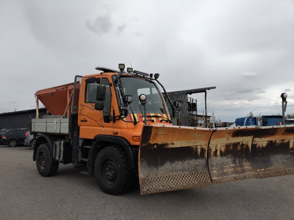 Mercedes-Benz Unimog ,hiekoitin,aura,kippilava - Schneeräumfahrzeug: das Bild 2 Mercedes-Benz Unimog ,hiekoitin,aura,kippilava - Schneeräumfahrzeug: das Bild 2