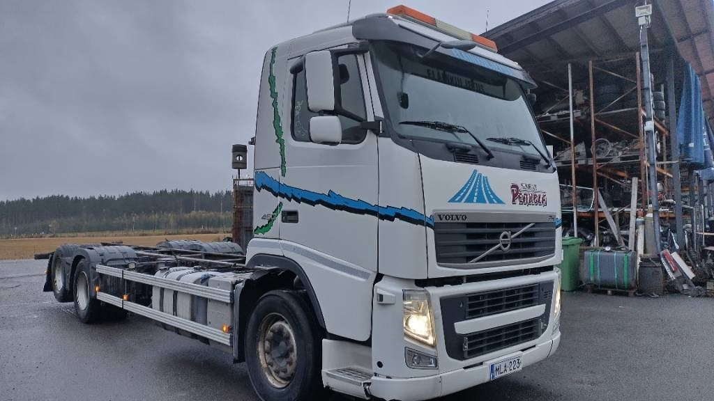 Volvo FH13 6x2 alusta, manuaalivaihteisto - Fahrgestell LKW: das Bild 2 Volvo FH13 6x2 alusta, manuaalivaihteisto - Fahrgestell LKW: das Bild 2