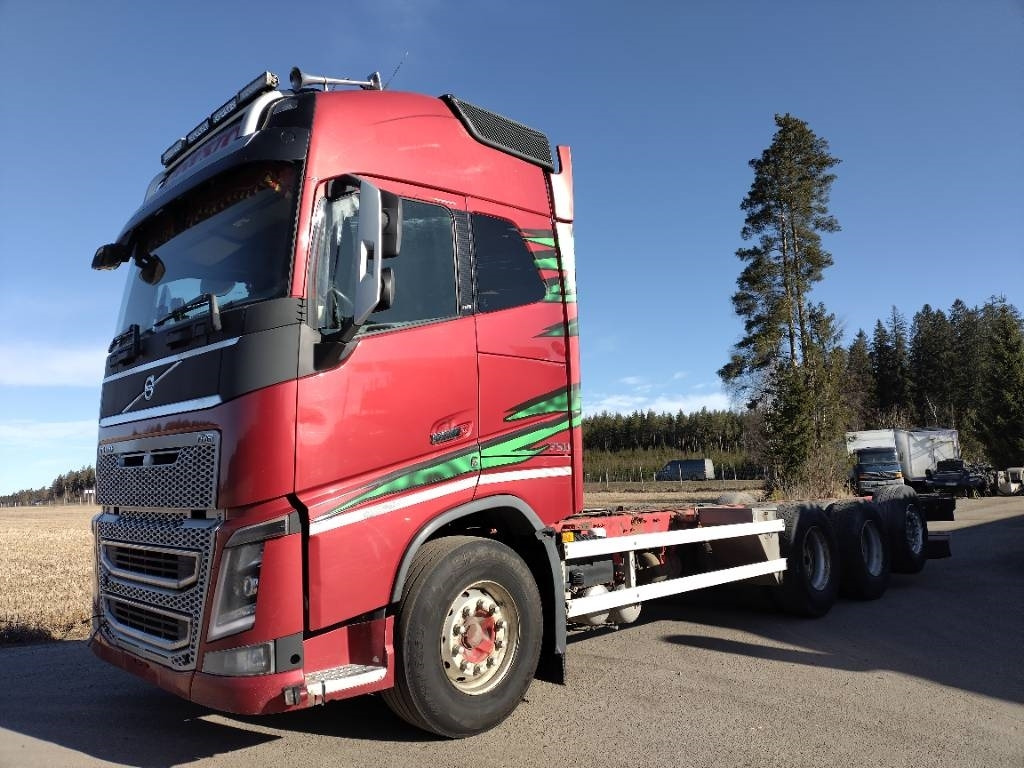 Volvo FH750 8x4 alusta - Fahrgestell LKW: das Bild 1 Volvo FH750 8x4 alusta - Fahrgestell LKW: das Bild 1
