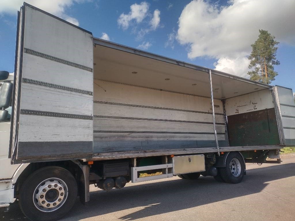 Volvo FM9 4x2 8,40m pitkä kylkiaukeava kori - Koffer LKW: das Bild 3 Volvo FM9 4x2 8,40m pitkä kylkiaukeava kori - Koffer LKW: das Bild 3