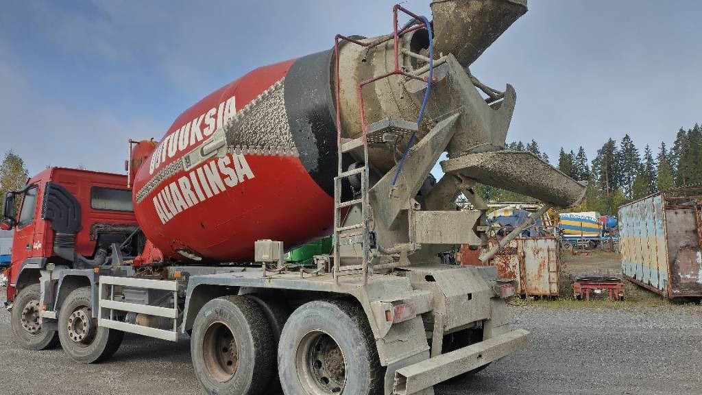 Volvo FM9 8x4 full steel,manual, mixer - Tankwagen: das Bild 3 Volvo FM9 8x4 full steel,manual, mixer - Tankwagen: das Bild 3