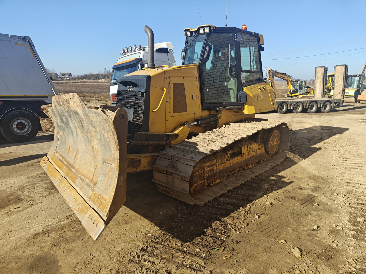 CATERPILLAR D6K2 LGP - Bulldozer: das Bild 2 CATERPILLAR D6K2 LGP - Bulldozer: das Bild 2