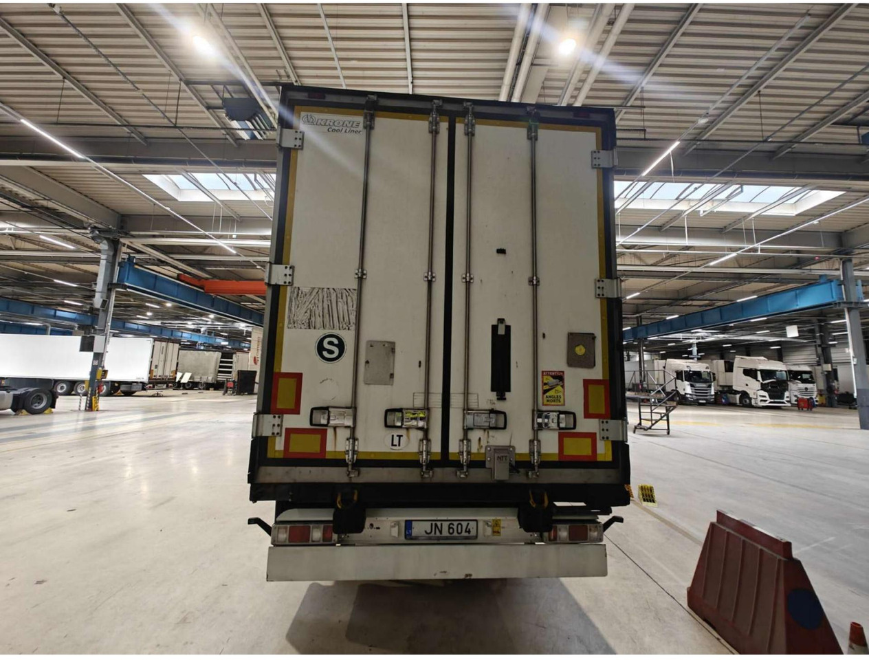 2018 Krone SDR Cool Liner FP 60 ThermoKing SLXi 300 - Kühlkoffer Auflieger: das Bild 4 2018 Krone SDR Cool Liner FP 60 ThermoKing SLXi 300 - Kühlkoffer Auflieger: das Bild 4