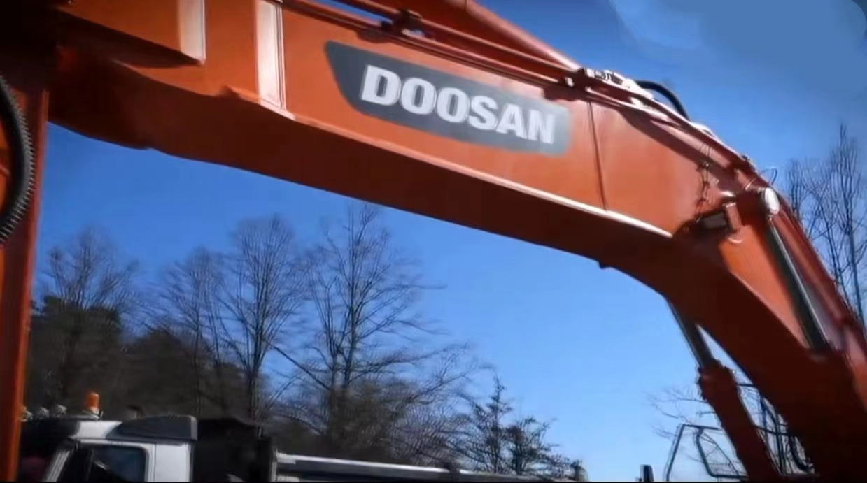 DOOSAN DX420LC - Kettenbagger: das Bild 2 DOOSAN DX420LC - Kettenbagger: das Bild 2