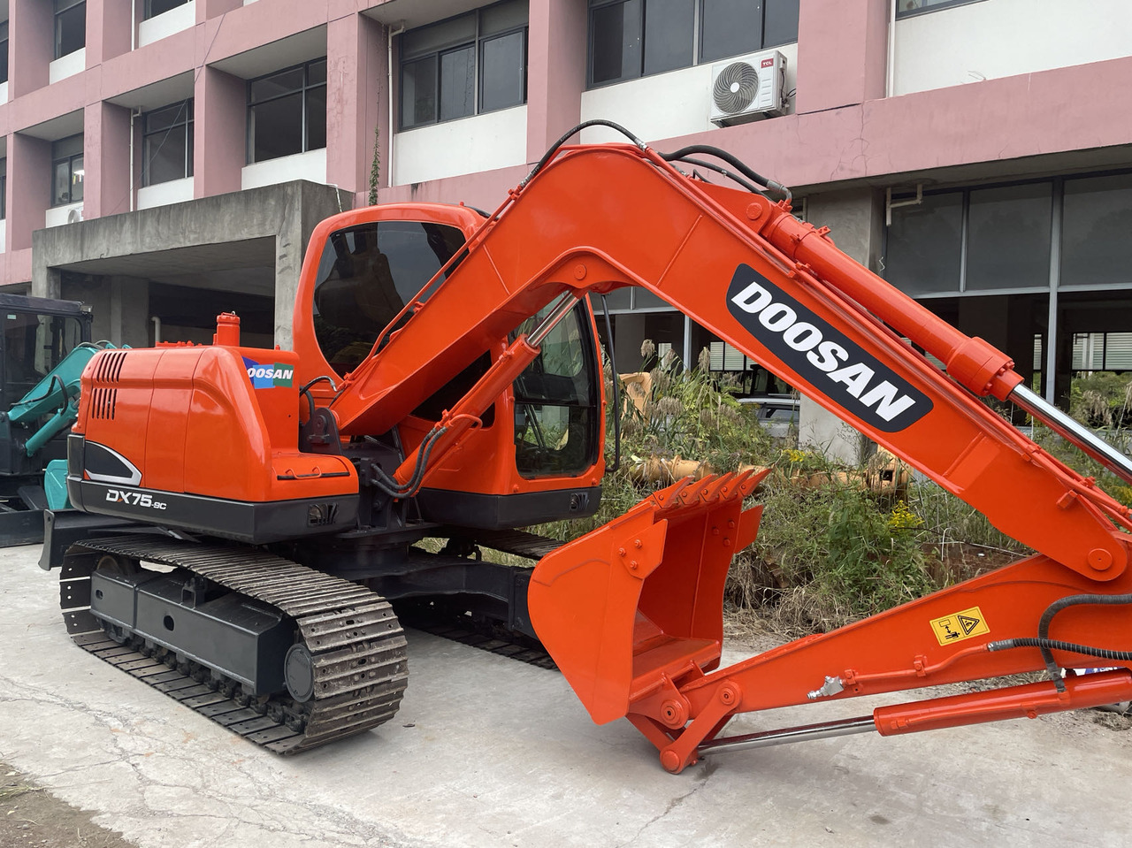DOOSAN DX75-9C - Kettenbagger: das Bild 4 DOOSAN DX75-9C - Kettenbagger: das Bild 4