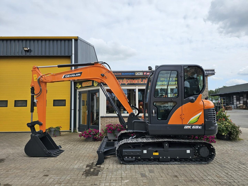 Develon DX60E-10N - Minibagger: das Bild 1 Develon DX60E-10N - Minibagger: das Bild 1