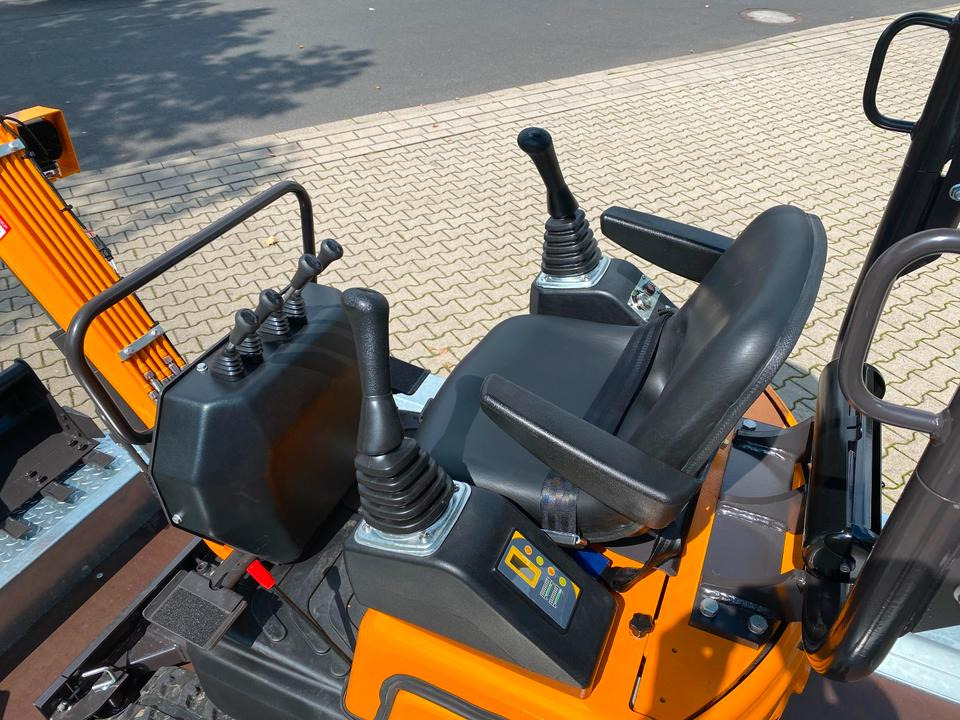 Minibagger BK1300JSR + Anhänger + Zubehör *INKL.19% MWST*BERGER KRAUS*KUBOTA*JOYSTICK*SCHENKWARM*SOFORT!* - Minibagger, Anhänger: das Bild 5 Minibagger BK1300JSR + Anhänger + Zubehör *INKL.19% MWST*BERGER KRAUS*KUBOTA*JOYSTICK*SCHENKWARM*SOFORT!* - Minibagger, Anhänger: das Bild 5