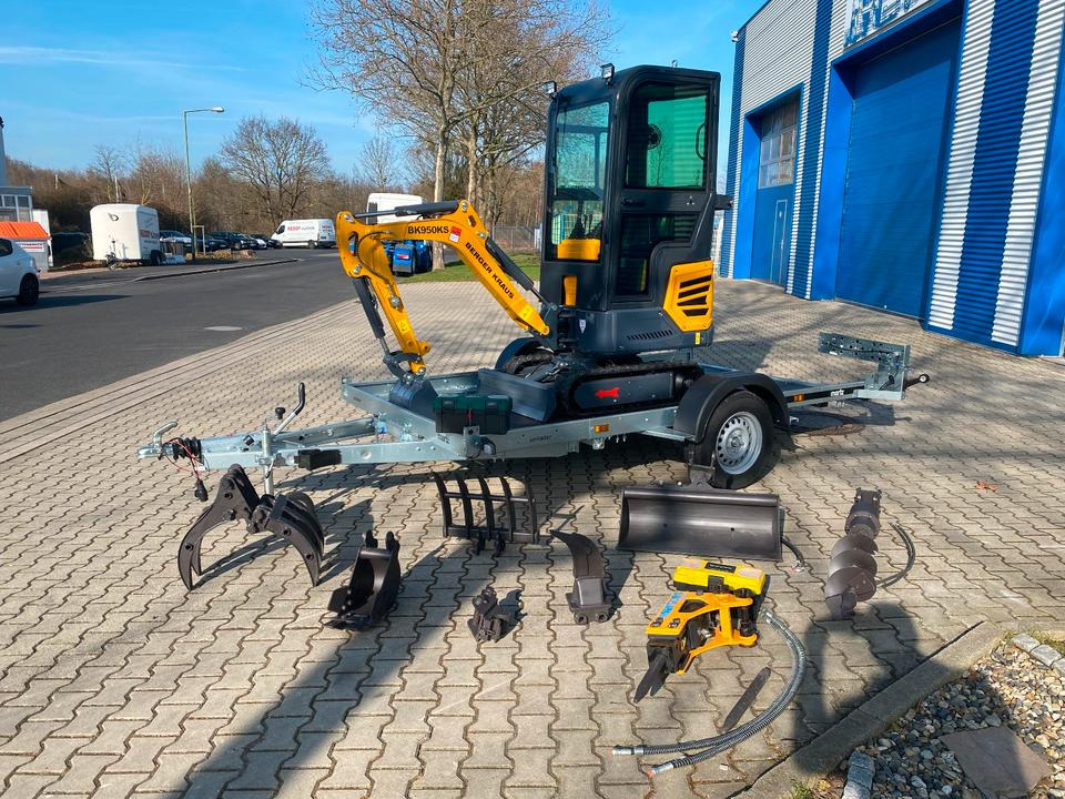 Minibagger BK950KS + Anhänger + Zubehör *INKL.19% MWST*BERGER KRAUS*KABINE*SOFORT!* - Minibagger, Anhänger: das Bild 1 Minibagger BK950KS + Anhänger + Zubehör *INKL.19% MWST*BERGER KRAUS*KABINE*SOFORT!* - Minibagger, Anhänger: das Bild 1
