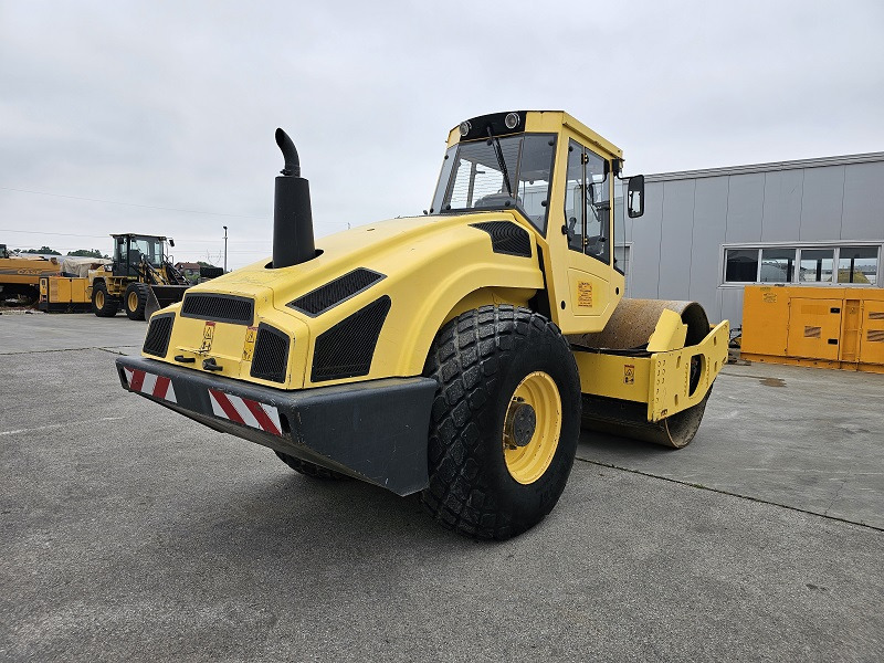 BOMAG BW213DH-4 - Walzenzug: das Bild 3 BOMAG BW213DH-4 - Walzenzug: das Bild 3