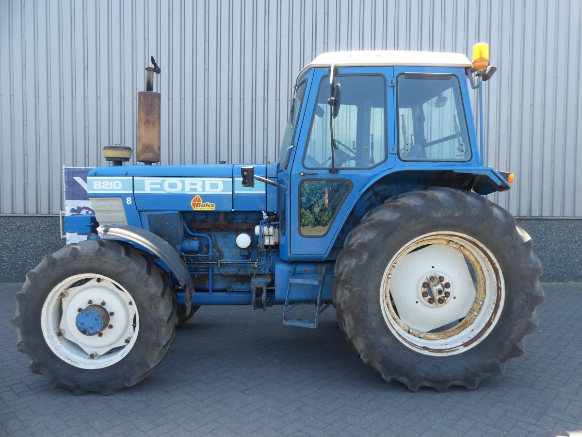 Ford 8210 - Traktor: das Bild 3 Ford 8210 - Traktor: das Bild 3