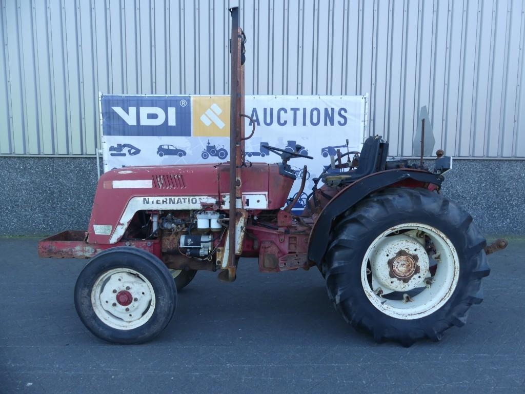 International 533 - Traktor: das Bild 2 International 533 - Traktor: das Bild 2