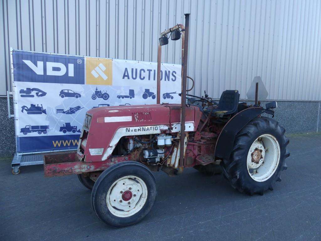 International 533 - Traktor: das Bild 1 International 533 - Traktor: das Bild 1
