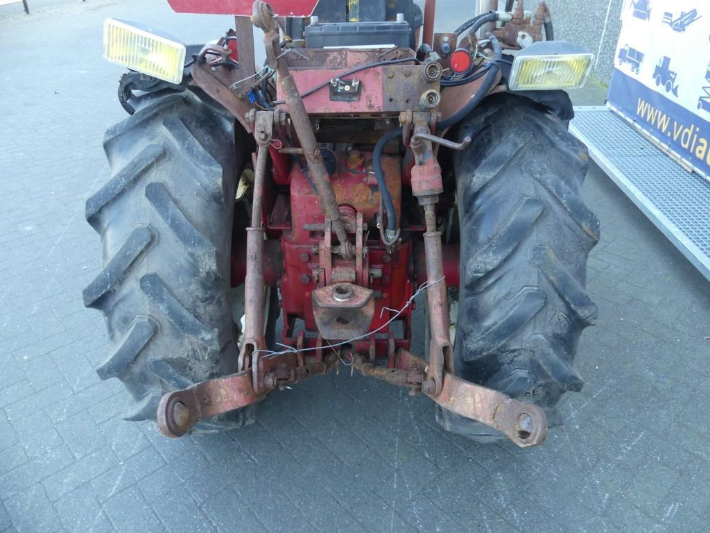 International 533 - Traktor: das Bild 4 International 533 - Traktor: das Bild 4
