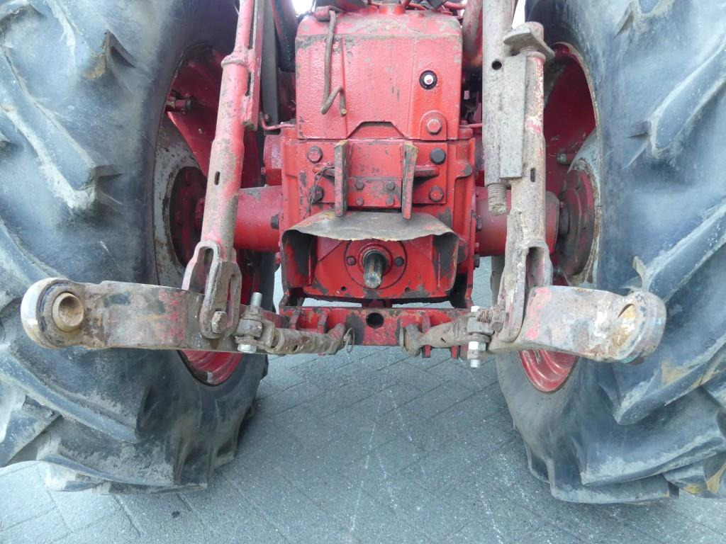 International 733 - Traktor: das Bild 5 International 733 - Traktor: das Bild 5