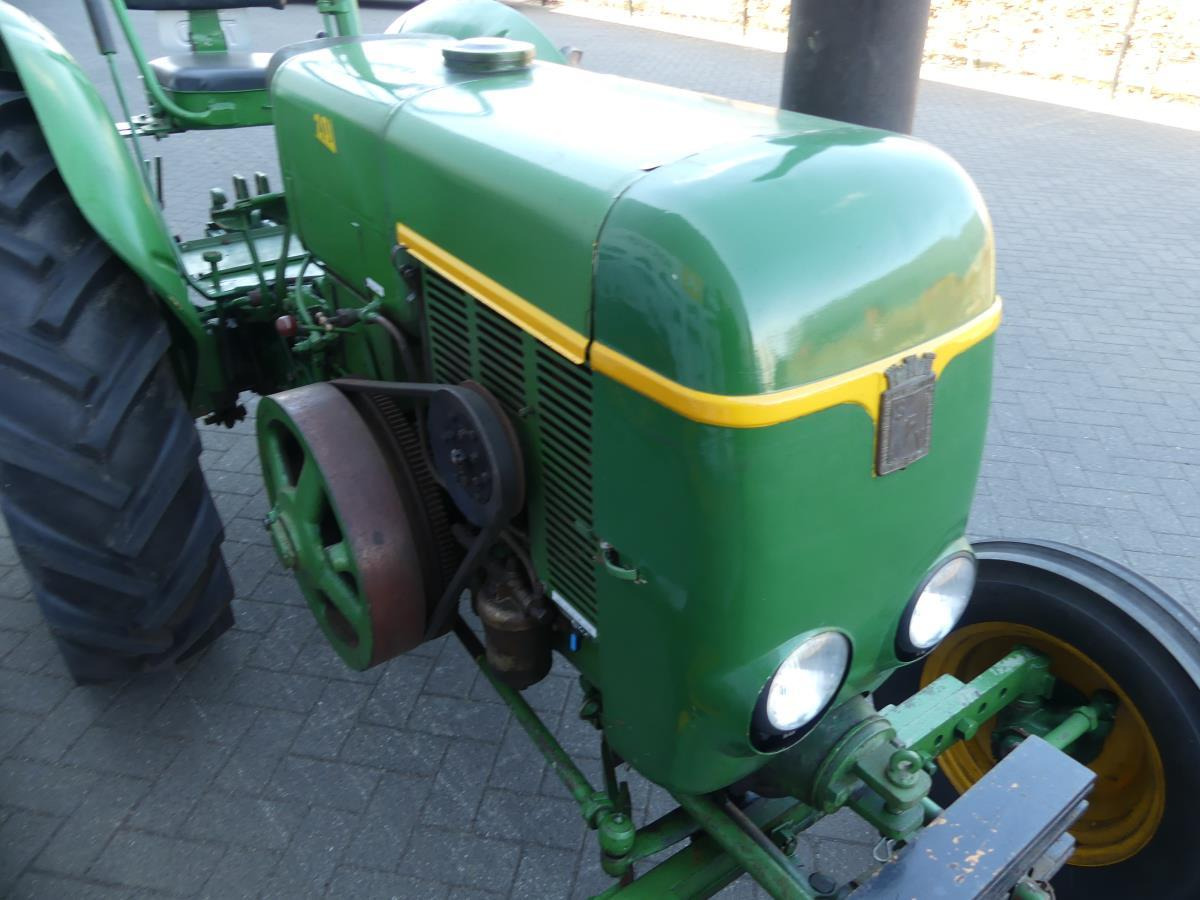 Traktor Vierzon 201: das Bild 25