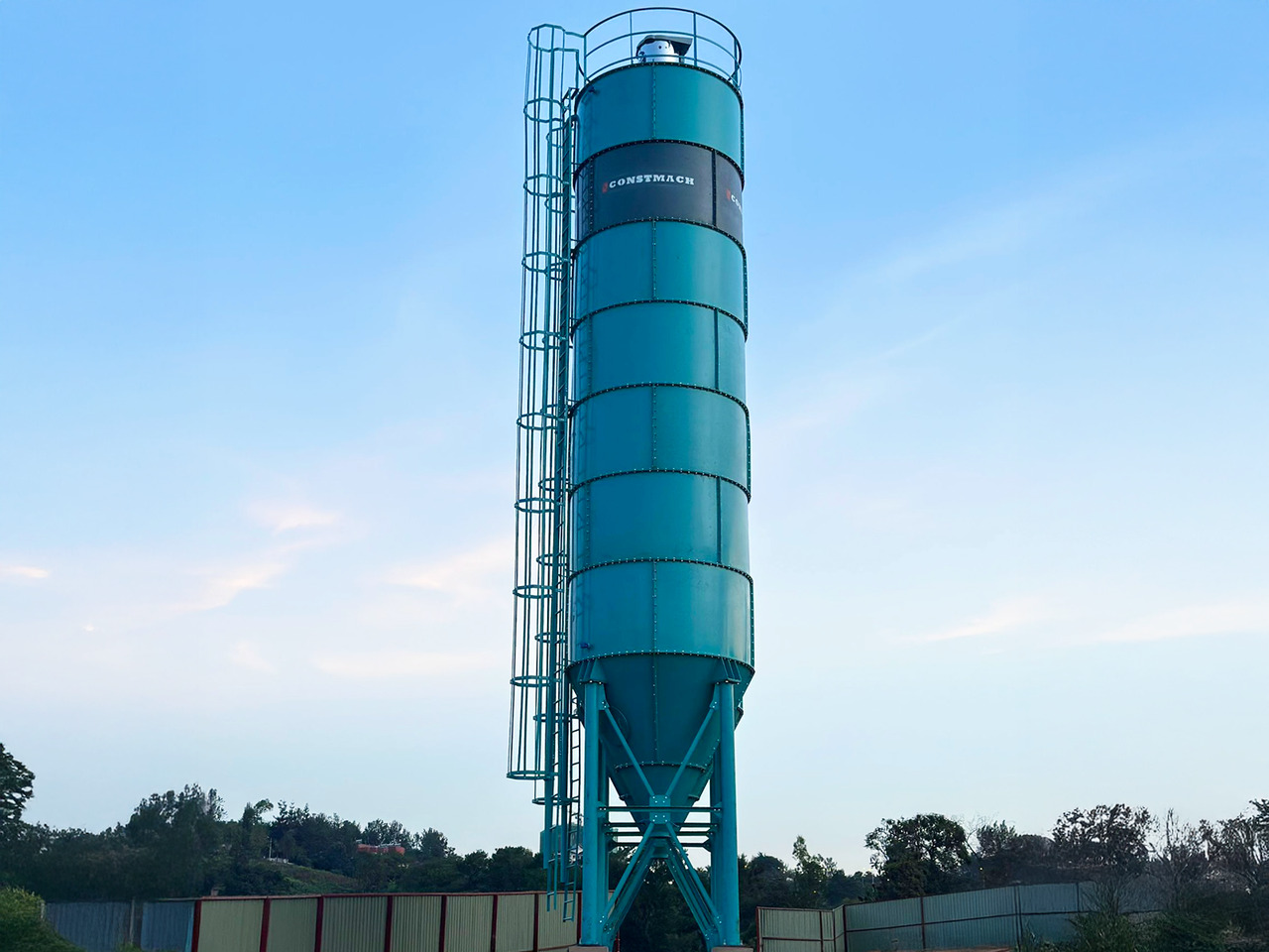 Constmach 100 Ton Capacity Cement Silo - Zementsilo: das Bild 1 Constmach 100 Ton Capacity Cement Silo - Zementsilo: das Bild 1