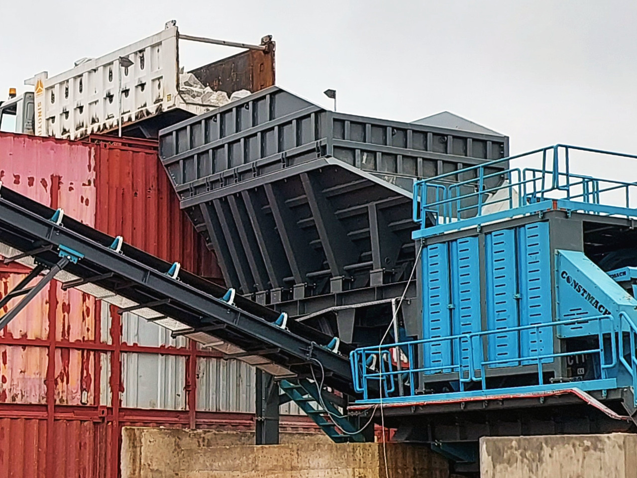 Constmach Alimentateur Vibrant Bunker Dans Des Capacités de 80 à 500 Tonnes - Bergbaumaschine: das Bild 3 Constmach Alimentateur Vibrant Bunker Dans Des Capacités de 80 à 500 Tonnes - Bergbaumaschine: das Bild 3