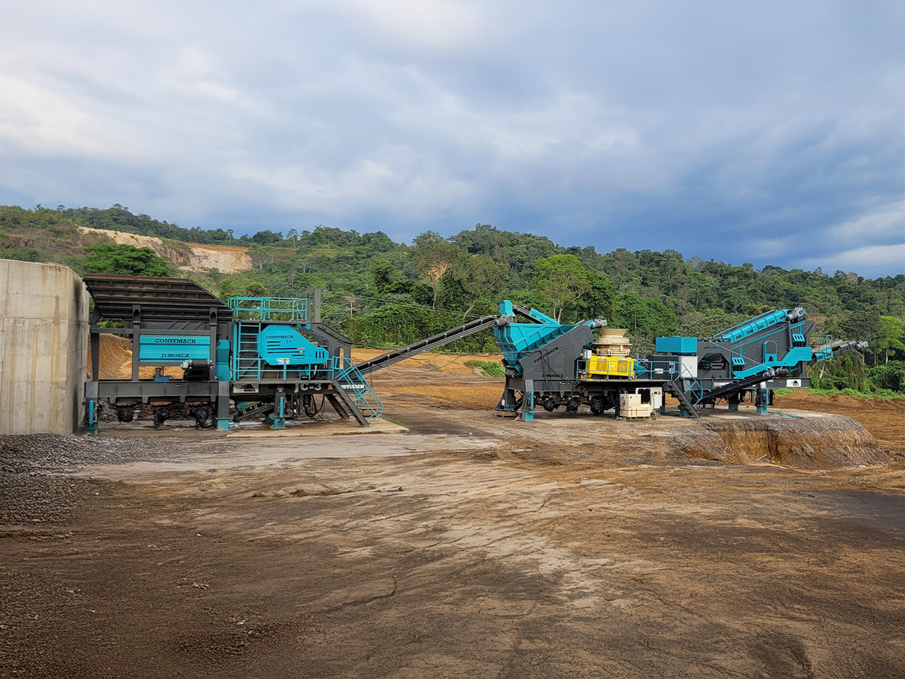 Constmach Mobile Backenbrecheranlage mit einer Leistung von 250 bis 300 t/h - Mobile Brechanlage: das Bild 2 Constmach Mobile Backenbrecheranlage mit einer Leistung von 250 bis 300 t/h - Mobile Brechanlage: das Bild 2