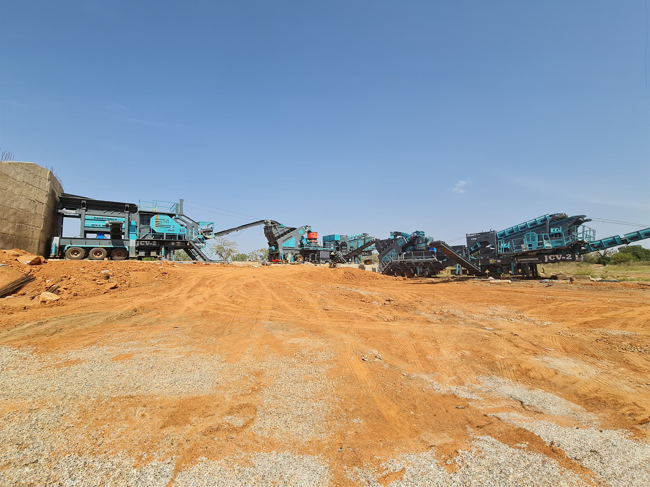 Constmach Mobile Steinbrechanlage mit einer Leistung von 150 t/h ab Lager lieferbar - Mobile Brechanlage: das Bild 1 Constmach Mobile Steinbrechanlage mit einer Leistung von 150 t/h ab Lager lieferbar - Mobile Brechanlage: das Bild 1