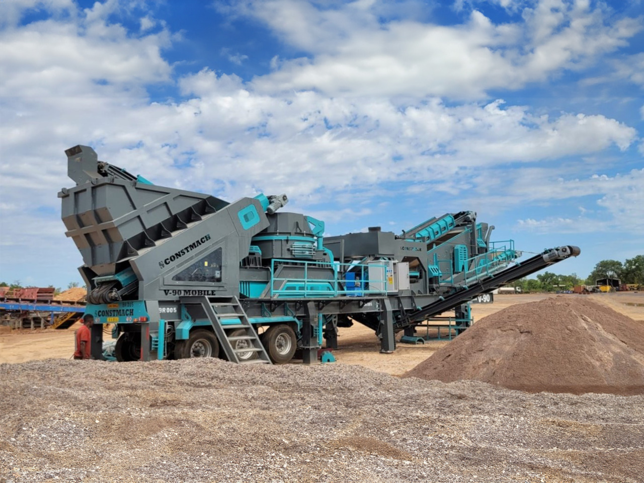 Constmach Mobiler Prallbrecher mit vertikaler Welle und einer Kapazität von 250 t/h - Mobile Brechanlage: das Bild 2 Constmach Mobiler Prallbrecher mit vertikaler Welle und einer Kapazität von 250 t/h - Mobile Brechanlage: das Bild 2
