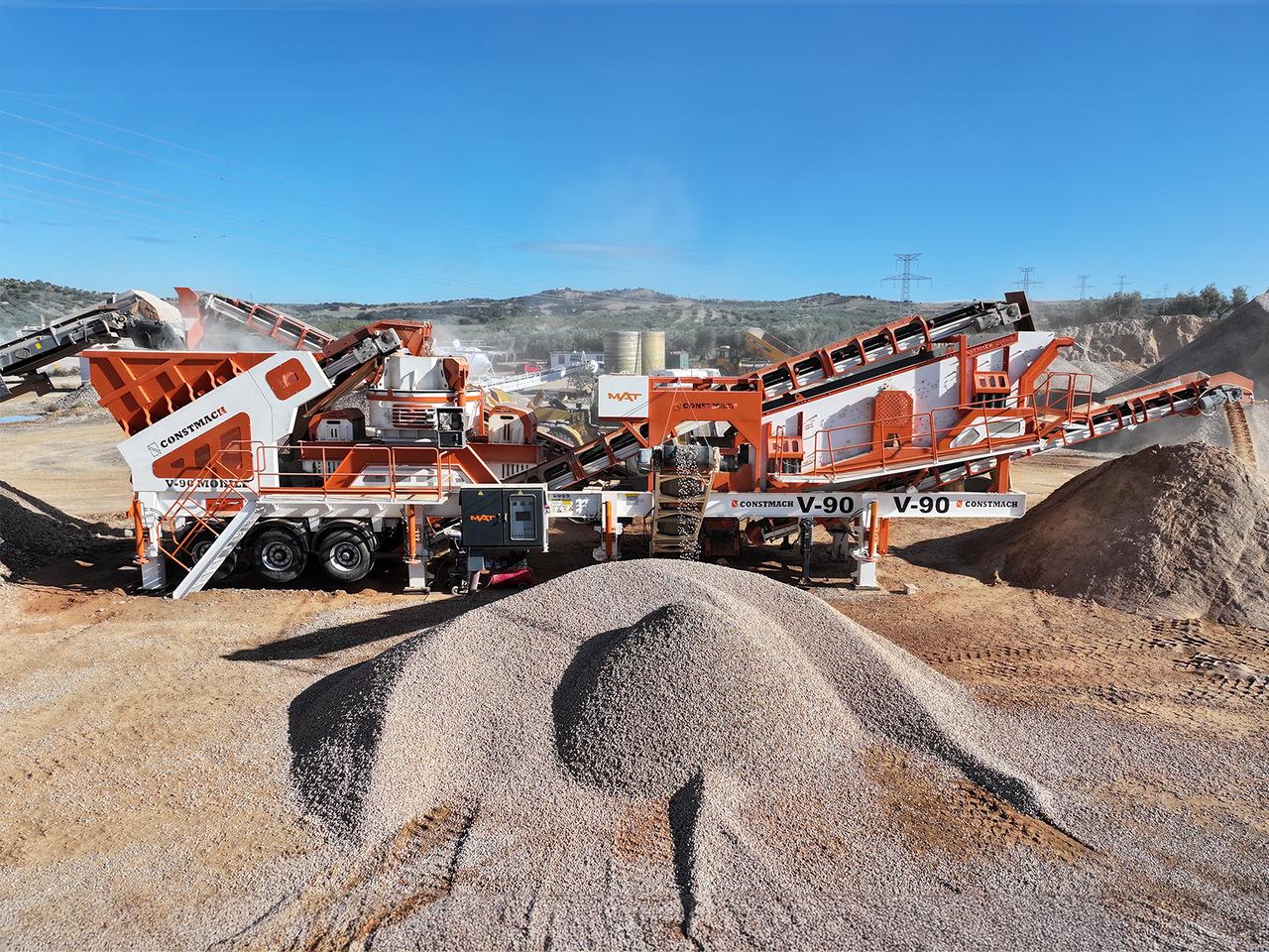 Constmach Mobiler Prallbrecher mit vertikaler Welle und einer Kapazität von 250 t/h - Mobile Brechanlage: das Bild 1 Constmach Mobiler Prallbrecher mit vertikaler Welle und einer Kapazität von 250 t/h - Mobile Brechanlage: das Bild 1