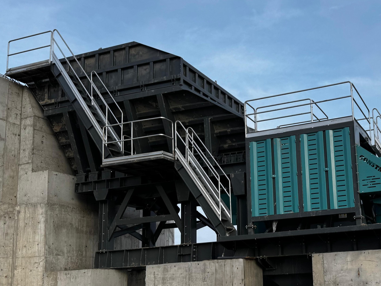 Constmach Vibrationsförderer mit Kapazitäten von 80 bis 500 Tonnen - Bergbaumaschine: das Bild 5 Constmach Vibrationsförderer mit Kapazitäten von 80 bis 500 Tonnen - Bergbaumaschine: das Bild 5