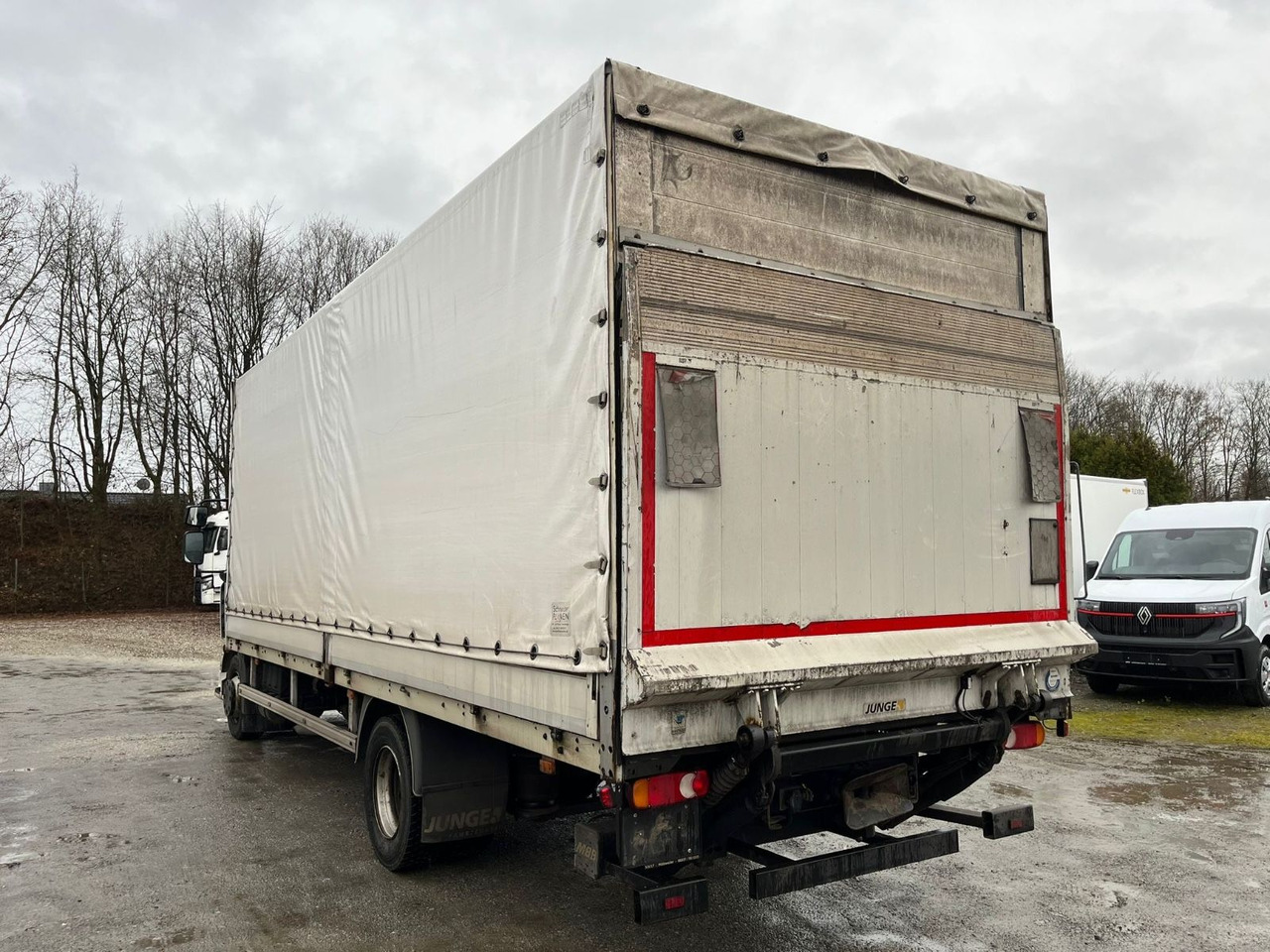 Renault MIDLUM 220 - Plane LKW: das Bild 3 Renault MIDLUM 220 - Plane LKW: das Bild 3