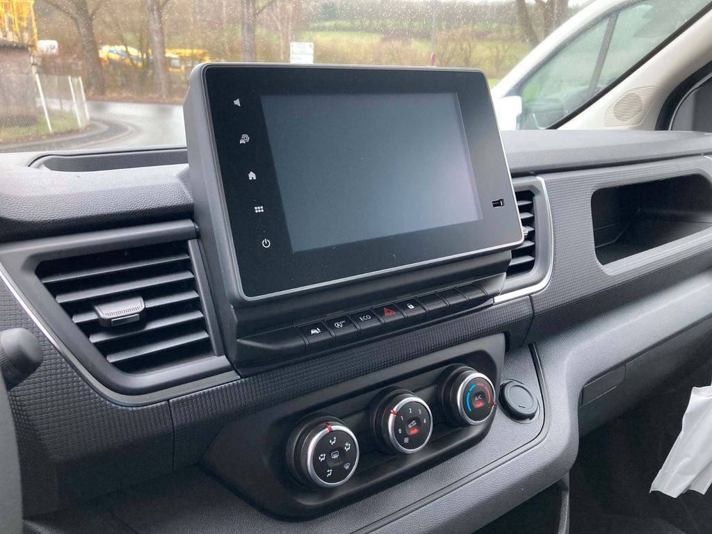 Renault TRAFIC RED VAN FWD E6 L2H1 - Kleintransporter: das Bild 4 Renault TRAFIC RED VAN FWD E6 L2H1 - Kleintransporter: das Bild 4