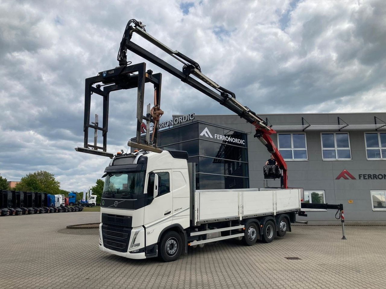 Volvo FH460 8x2 TRIDEM VLA&NLA gelenkt*FASSI F215AS.24 - Autokran: das Bild 2 Volvo FH460 8x2 TRIDEM VLA&NLA gelenkt*FASSI F215AS.24 - Autokran: das Bild 2