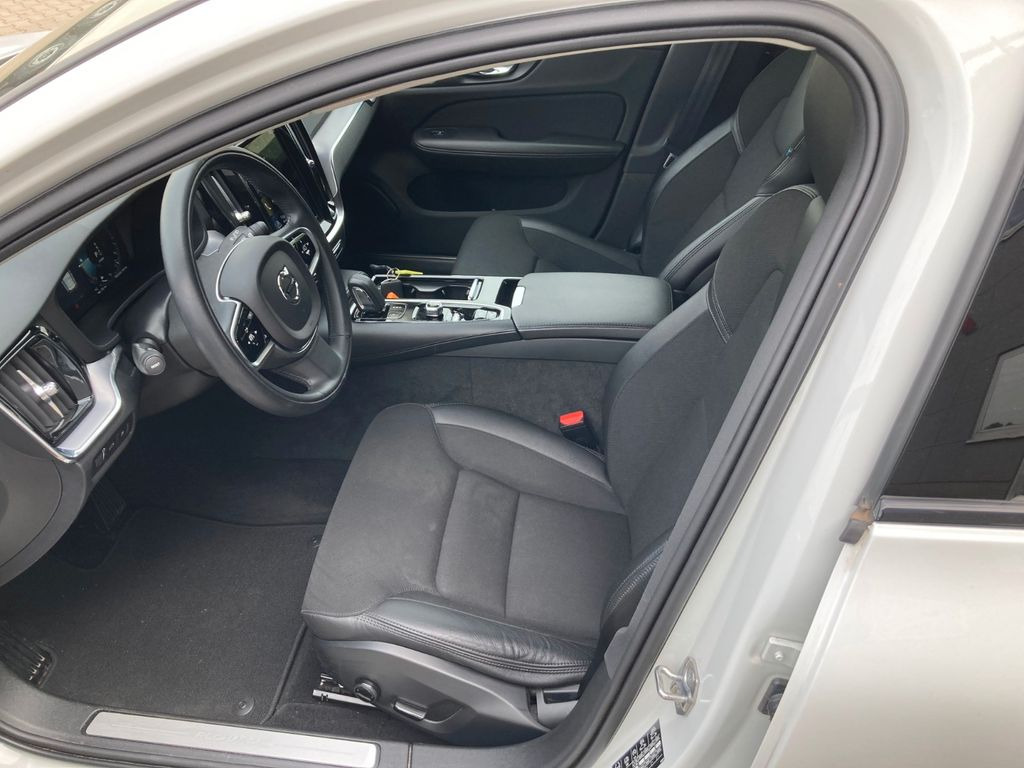 Volvo V60 T6 AWD R-Design Expression Recharge Plug-In Volvo V60 T6 AWD R-Design Expression Recharge Plug-In - Kombi: das Bild 5 Volvo V60 T6 AWD R-Design Expression Recharge Plug-In Volvo V60 T6 AWD R-Design Expression Recharge Plug-In - Kombi: das Bild 5