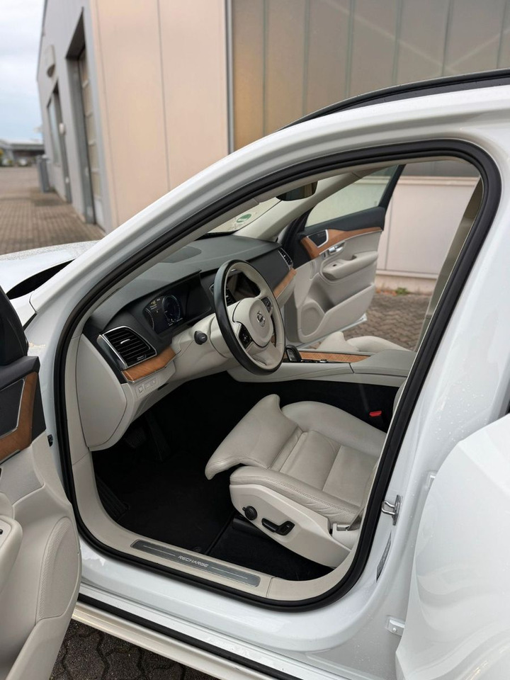 Volvo XC 90 T8 R-Des. Exp. Rech. Pl.-In Hybr. AWD 7-S. - SUV/ Geländewagen: das Bild 4 Volvo XC 90 T8 R-Des. Exp. Rech. Pl.-In Hybr. AWD 7-S. - SUV/ Geländewagen: das Bild 4