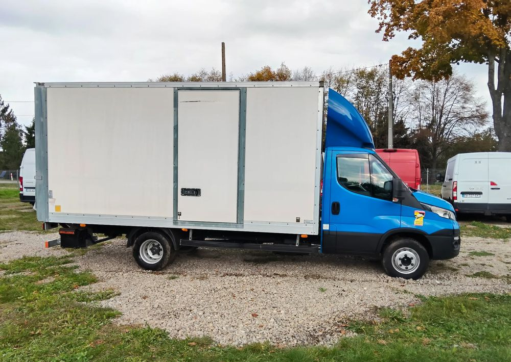 Iveco Daily 70C18 - Koffer LKW: das Bild 4 Iveco Daily 70C18 - Koffer LKW: das Bild 4