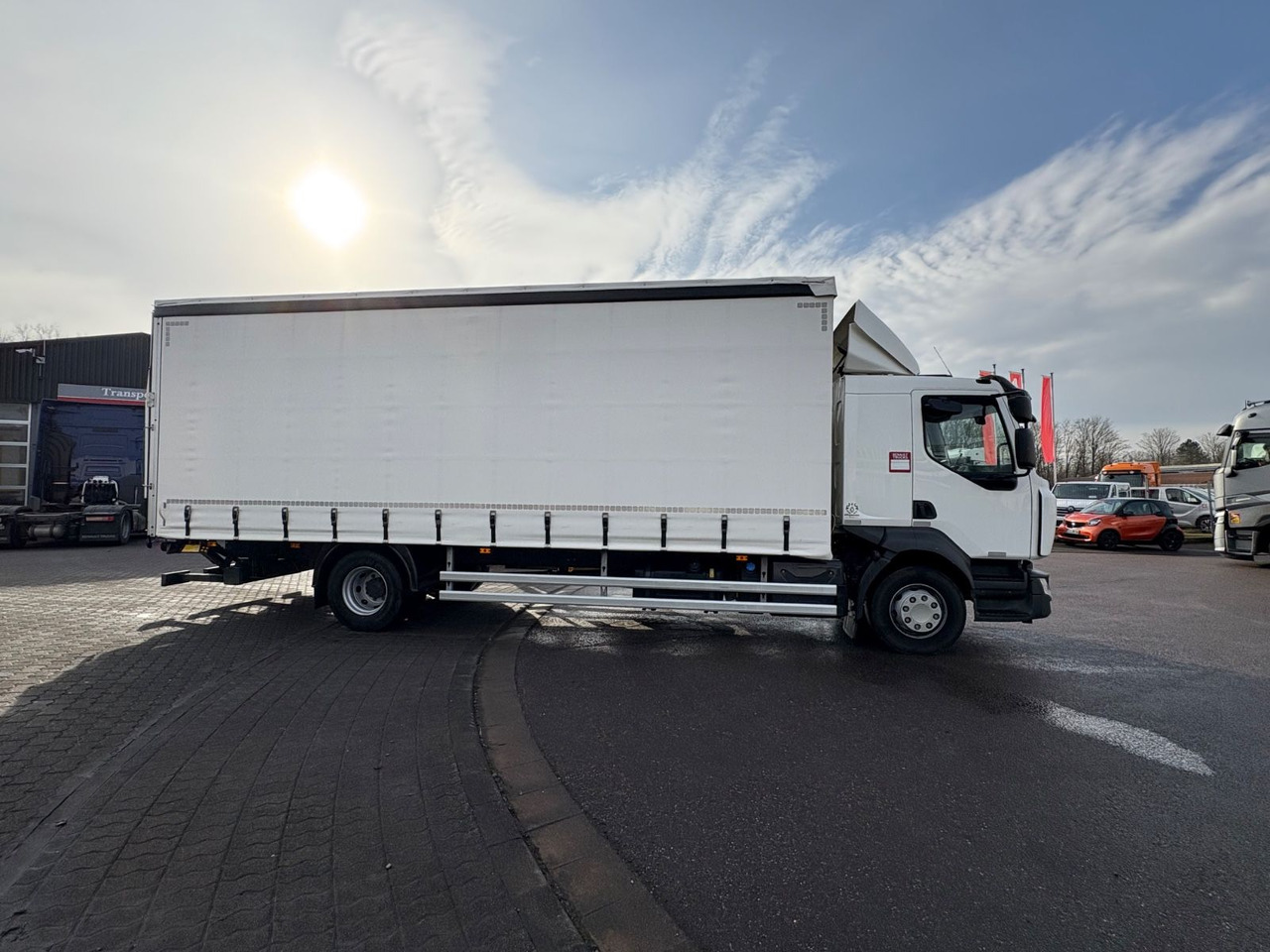 Renault D 16.280 Curtainsider - Plane LKW: das Bild 4 Renault D 16.280 Curtainsider - Plane LKW: das Bild 4