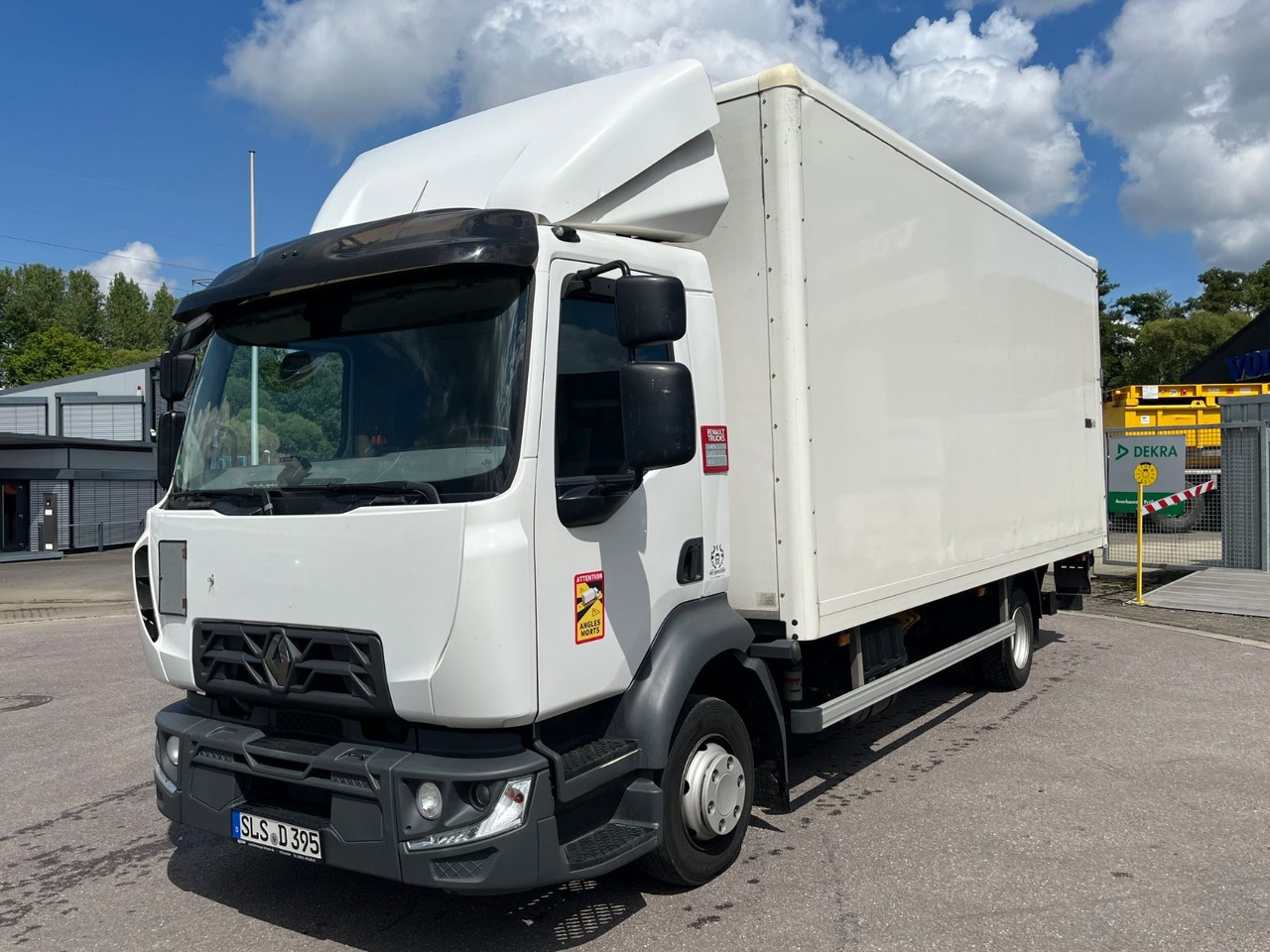 Renault D7.5 210 Kofferaufbau mit LBW - Koffer Transporter: das Bild 1 Renault D7.5 210 Kofferaufbau mit LBW - Koffer Transporter: das Bild 1