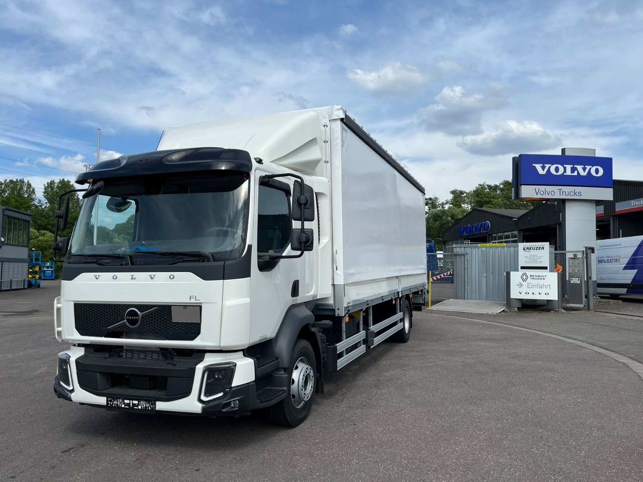 Volvo FL 14.245 Junge Schiebeplanenaufbau LBW - Plane LKW: das Bild 1 Volvo FL 14.245 Junge Schiebeplanenaufbau LBW - Plane LKW: das Bild 1